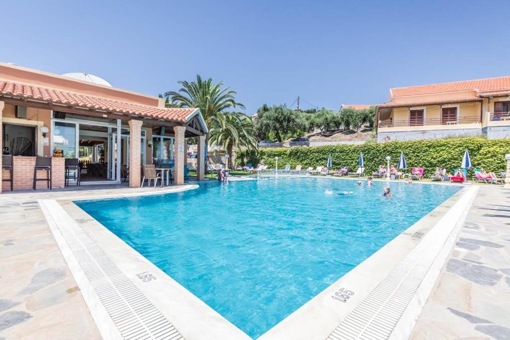 Kapetanios Apartments Agios Stefanos Avliotes  Luaran gambar